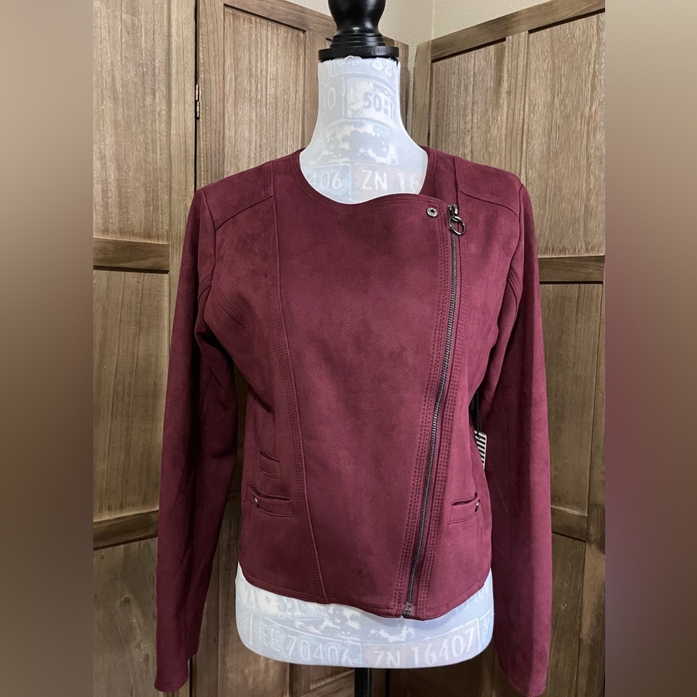 NWT Haute Monde Los Angeles Ladies’ Burgundy Suede Jacket.